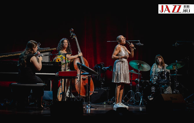 Dee Dee Bridgewater