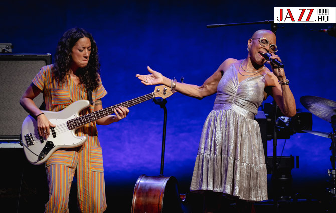 Dee Dee Bridgewater