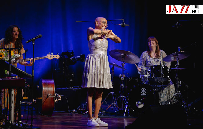 Dee Dee Bridgewater