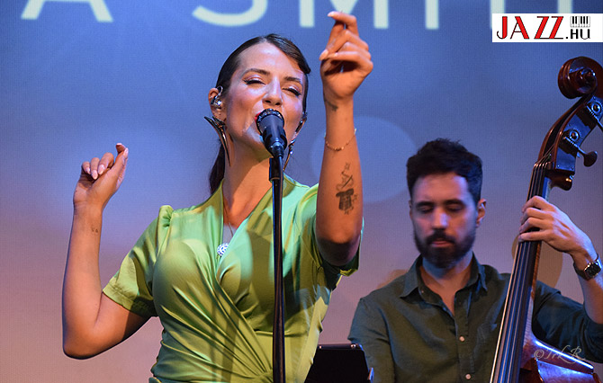 Emma Smith és az Oláh Krisztián Trió
