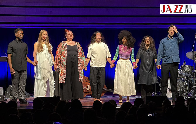 Szürreális Esperanza Spalding-koncert