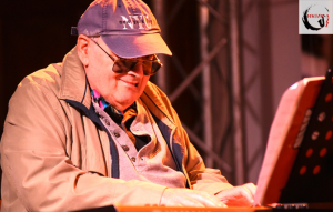 Mi k&ouml;ze a cig&aacute;nyzen&eacute;nek a jazzhez?