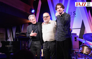 A  TRI&Oacute;  MŰV&Eacute;SZETE &ndash; Wynton Kelly j&eacute;gp&aacute;nc&eacute;lban