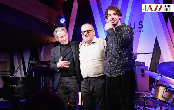 A  TRI&Oacute;  MŰV&Eacute;SZETE &ndash; Wynton Kelly j&eacute;gp&aacute;nc&eacute;lban