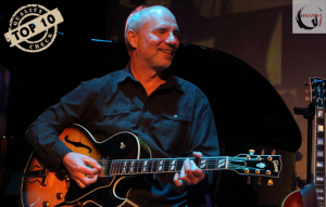 Ki mit hallgat / Juh&aacute;sz G&aacute;bor