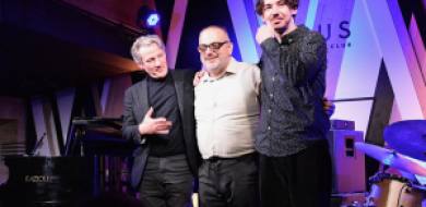 A  TRIÓ  MŰVÉSZETE – Wynton Kelly jégpáncélban